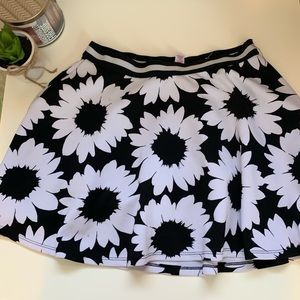Black white skater skirt 🖤